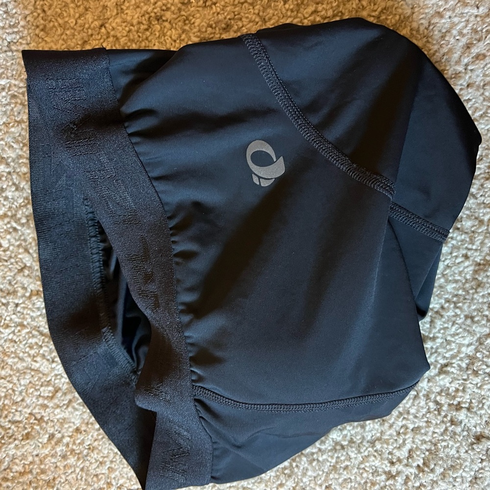 Pearl Izumi boys bike shorts - like new